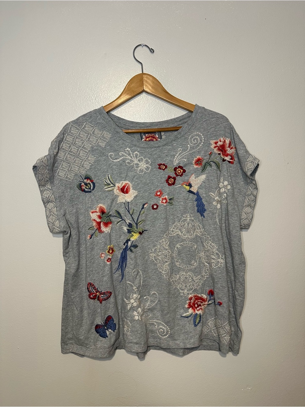 Johnny Was Gray Embroidered Floral Knit Round Neck Short Sleeve T-Shirt XXL boho